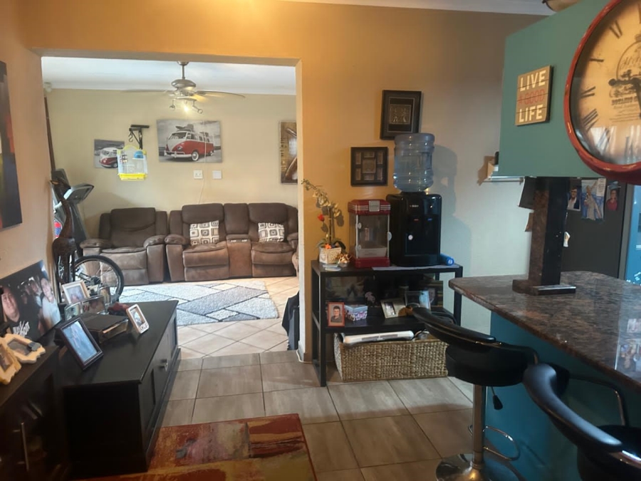 5 Bedroom Property for Sale in Waterval East North West